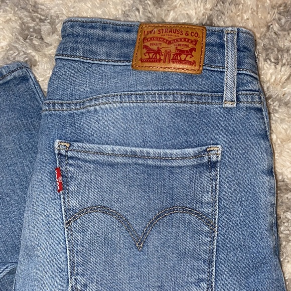 Levi 721 High Rise Skinny Medium Wash Jeans - Picture 2 of 4